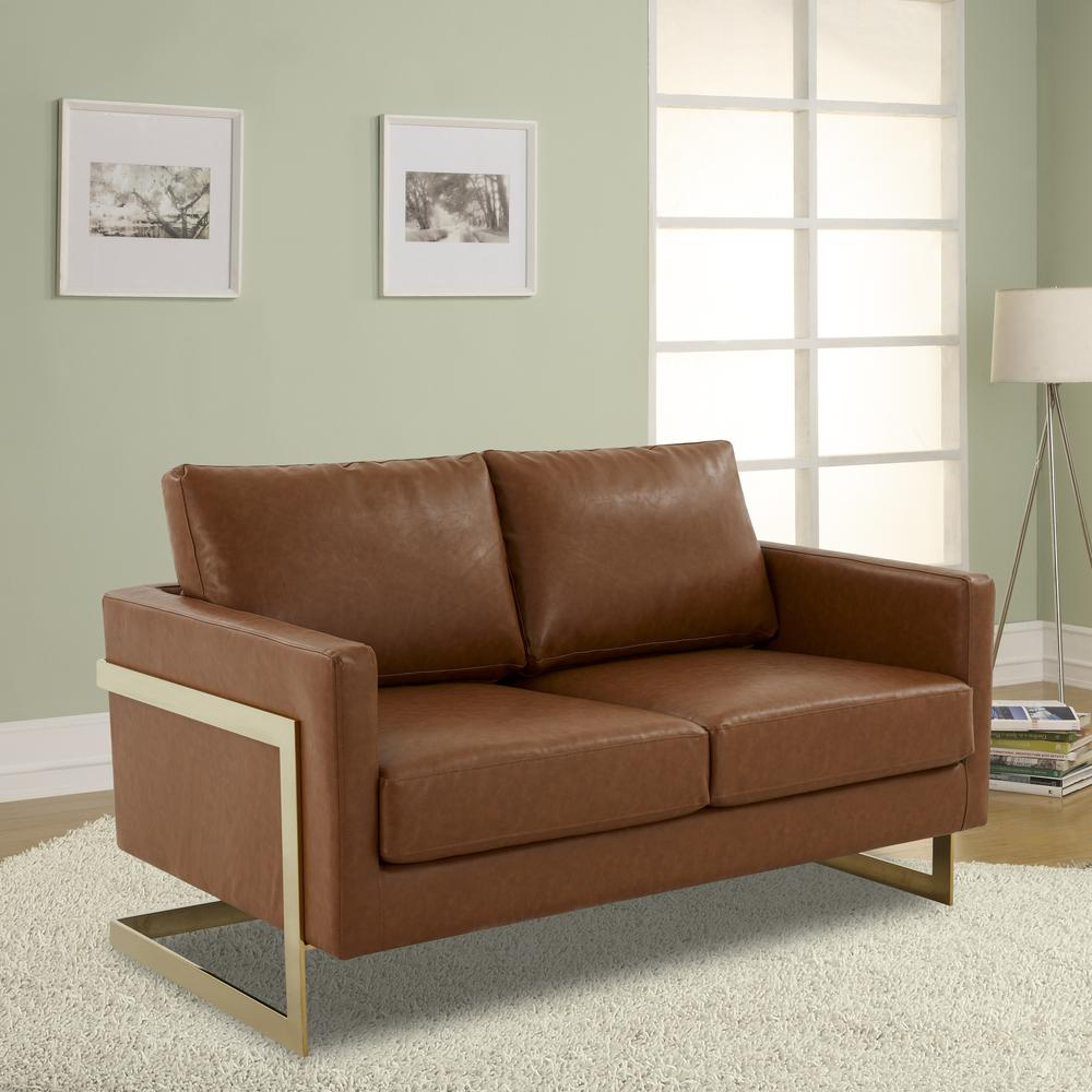 LeisureMod Lincoln Modern Mid-Century Upholstered Leather Loveseat with Gold Frame, Cognac Tan